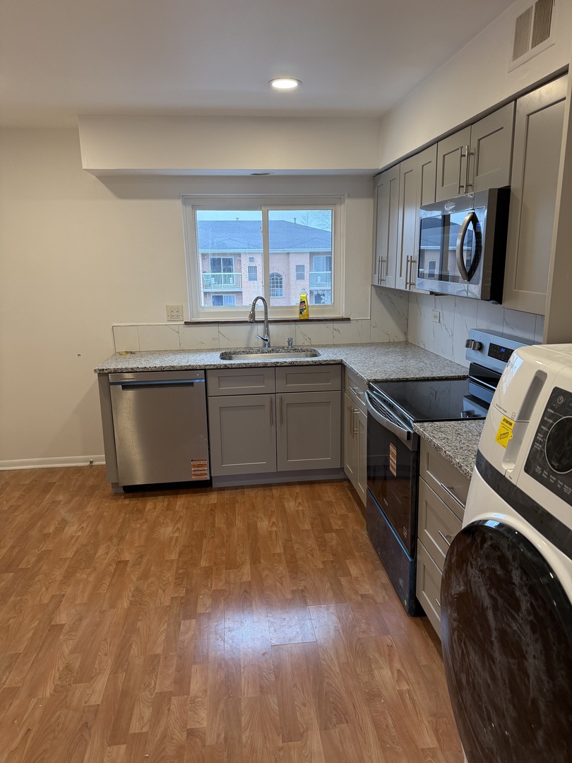 4208 Central Road #4F, Glenview, IL 60025