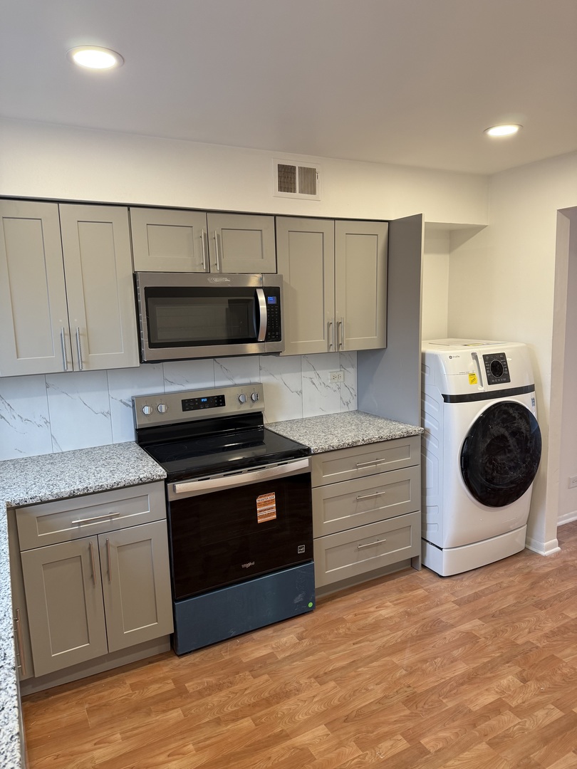 4208 Central Road #4F, Glenview, IL 60025