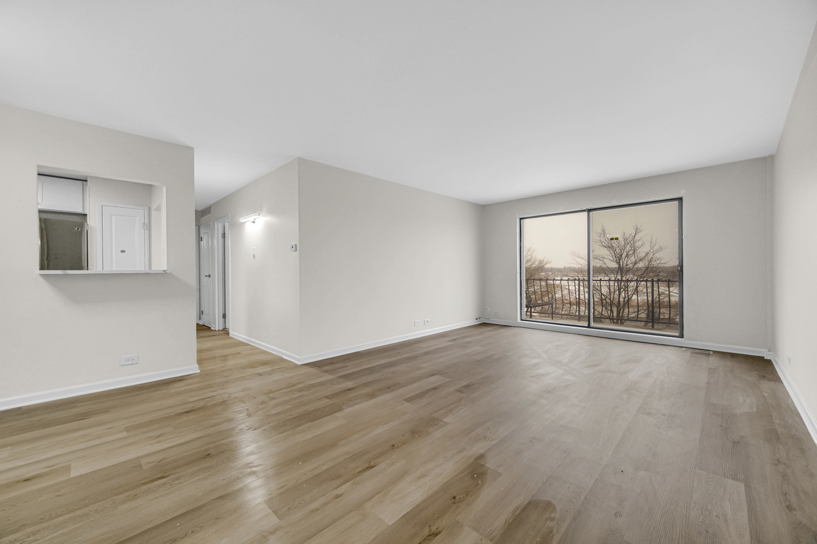 900 W Sunset Drive #405, Glenwood, IL 60425