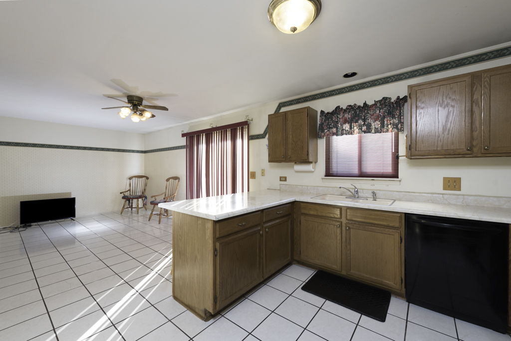 1834 Arbor Court, Gurnee, IL 60031