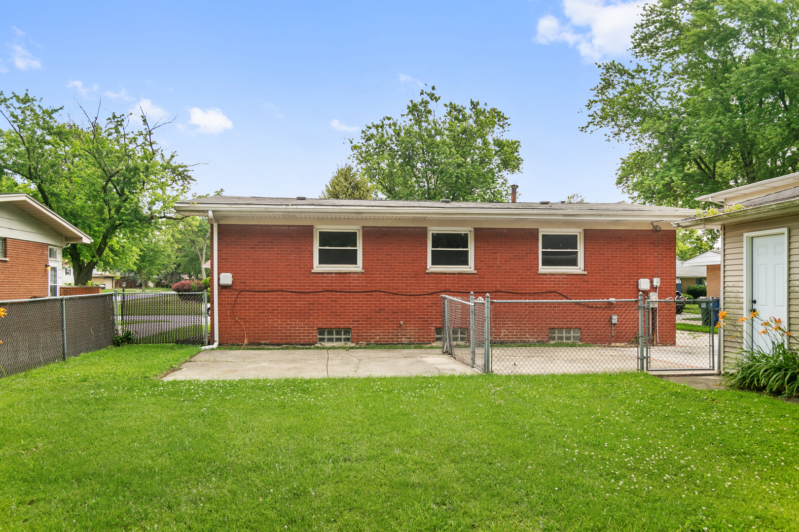 214 N Gay Court, Glenwood, IL 60425