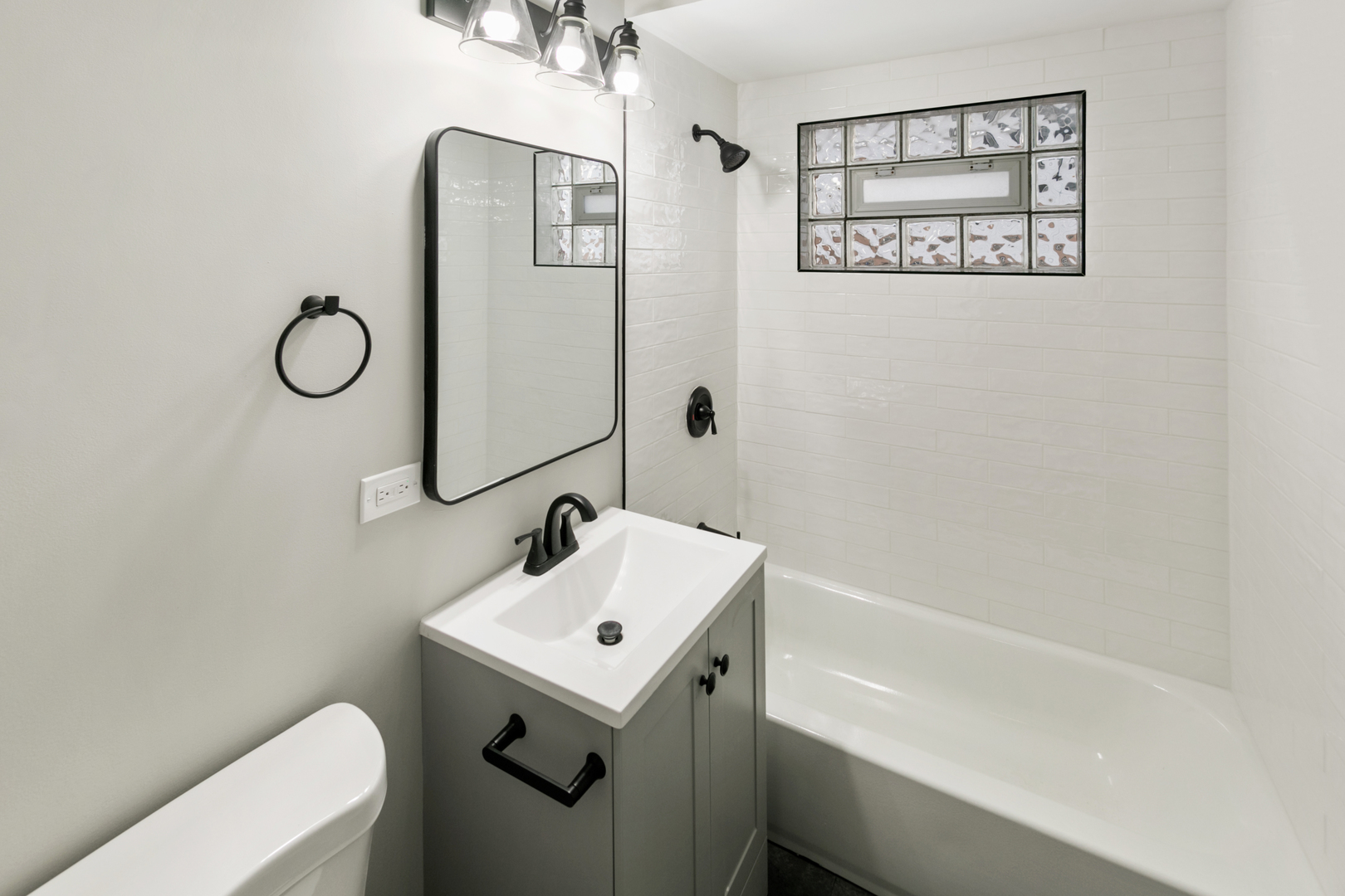 214 N Gay Court, Glenwood, IL 60425