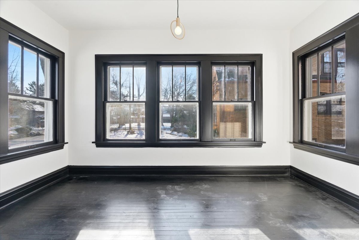 306 Oak Crest Street, Waukegan, IL 60085