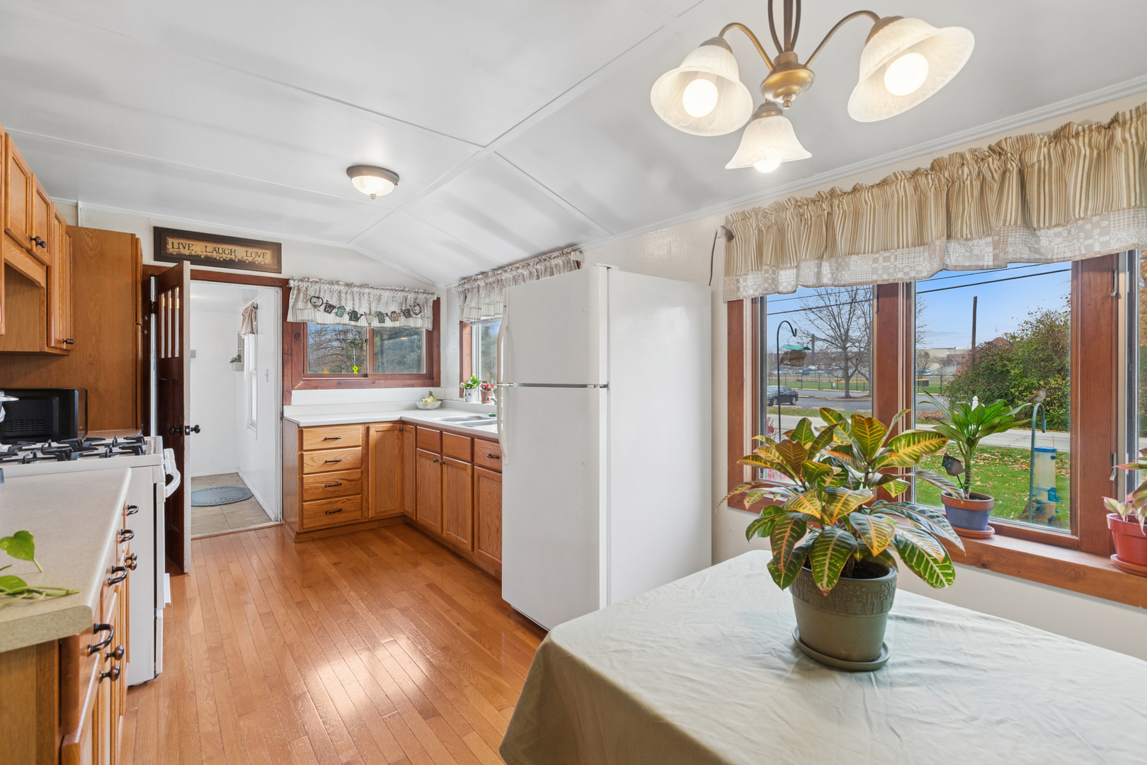 0S348 East Street, Winfield, IL 60190