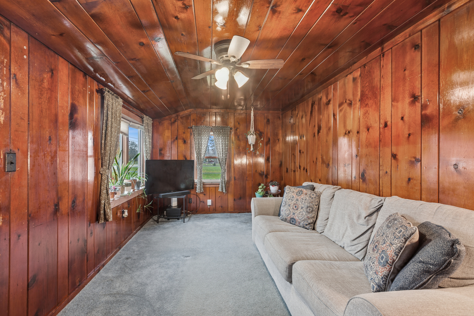 0S348 East Street, Winfield, IL 60190