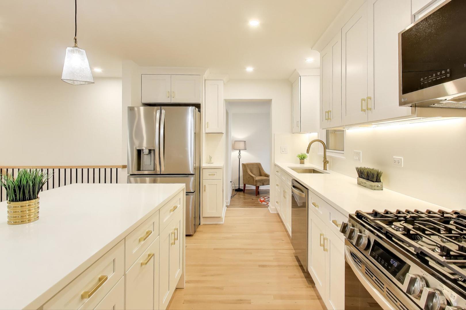 832 N Delphia Avenue, Park Ridge, IL 60068