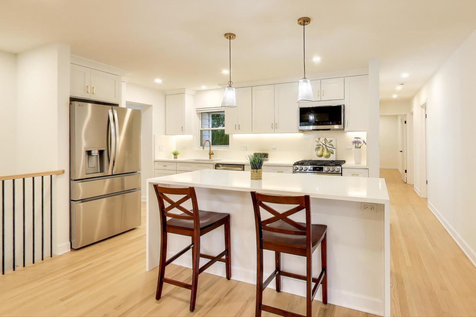 832 N Delphia Avenue, Park Ridge, IL 60068