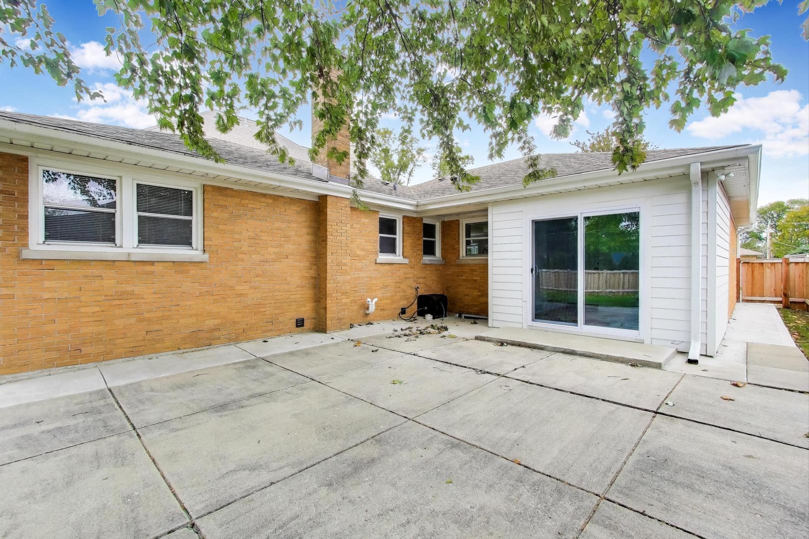 832 N Delphia Avenue, Park Ridge, IL 60068