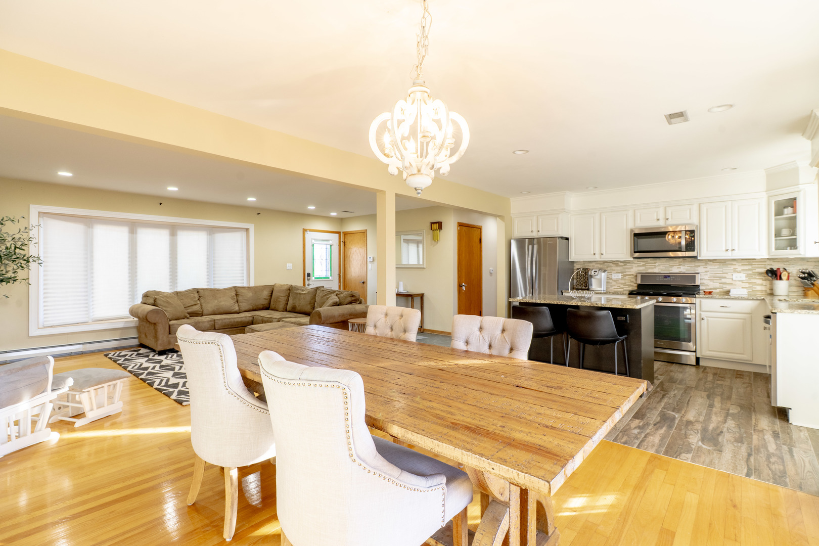 1436 Greenview Court, Schaumburg, IL 60193