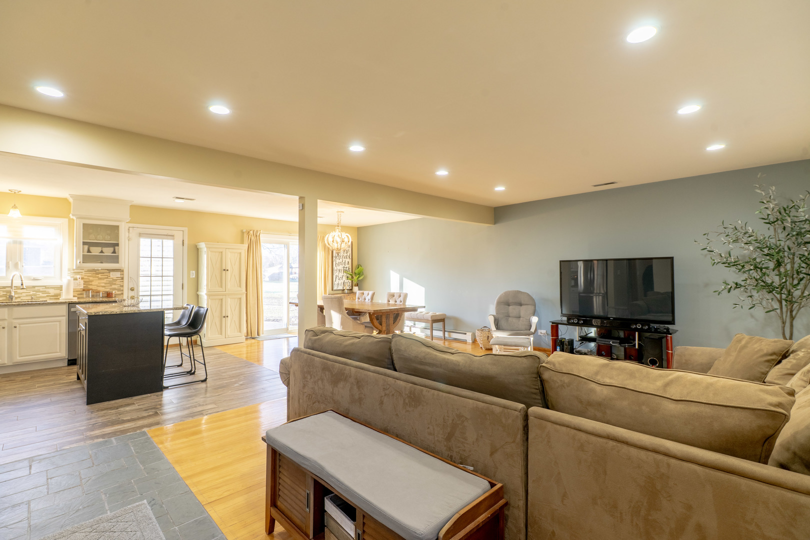 1436 Greenview Court, Schaumburg, IL 60193