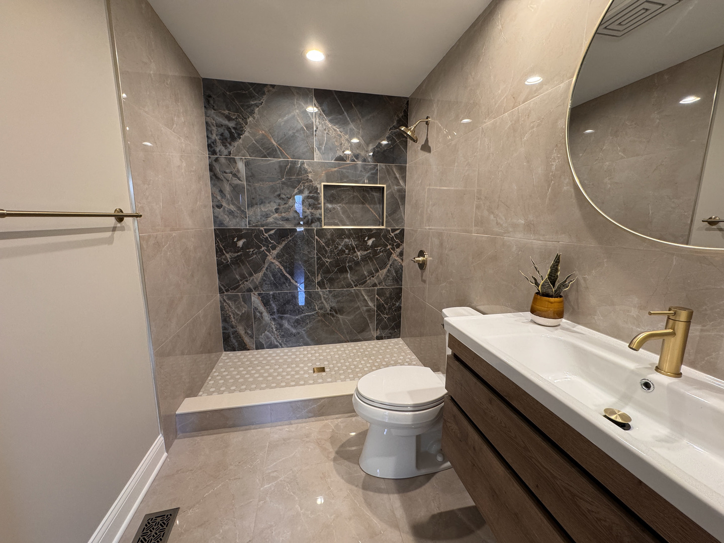 253 E 165TH Street, South Holland, IL 60473