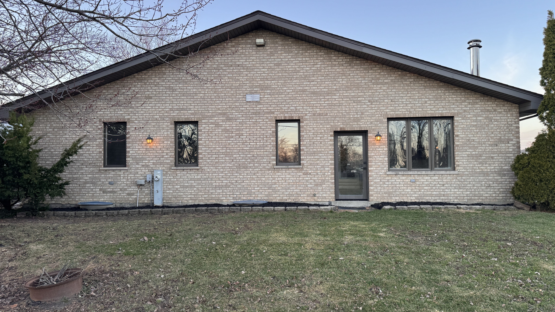 253 E 165TH Street, South Holland, IL 60473