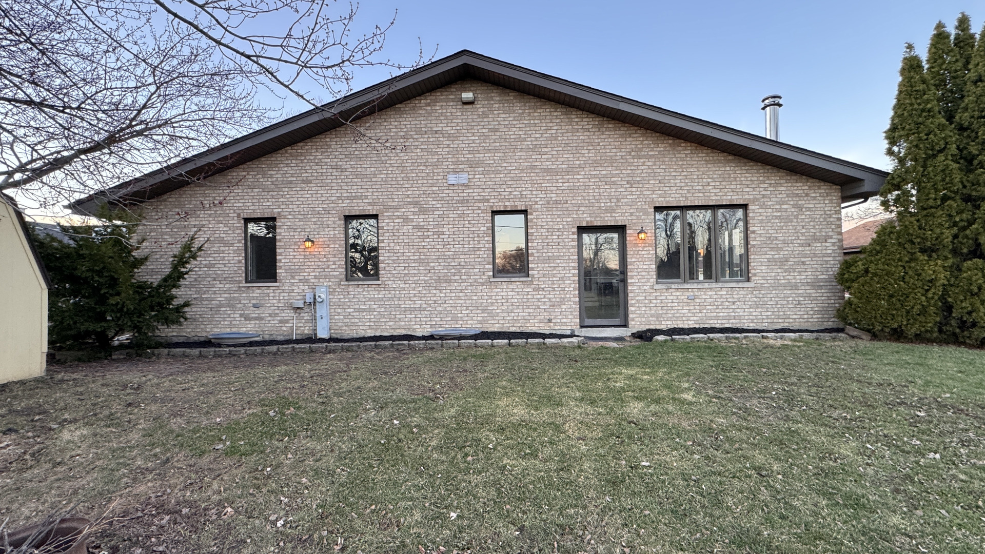 253 E 165TH Street, South Holland, IL 60473