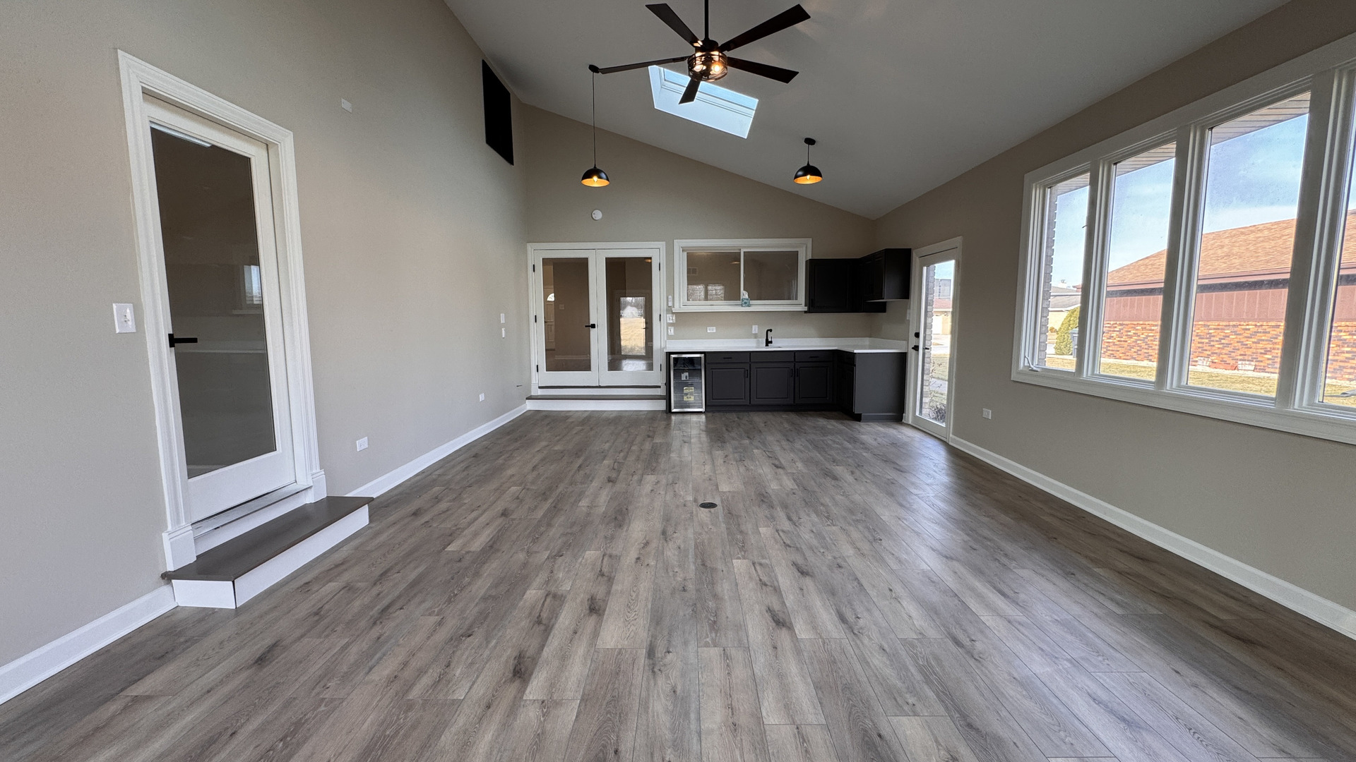 253 E 165TH Street, South Holland, IL 60473