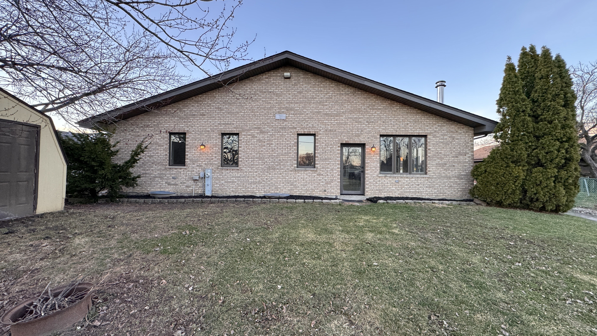 253 E 165TH Street, South Holland, IL 60473