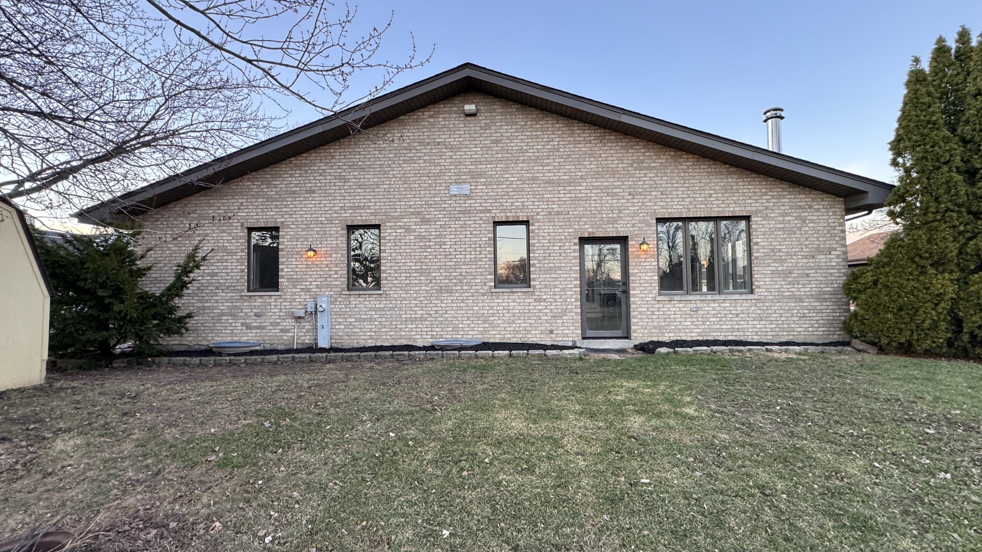 253 E 165TH Street, South Holland, IL 60473