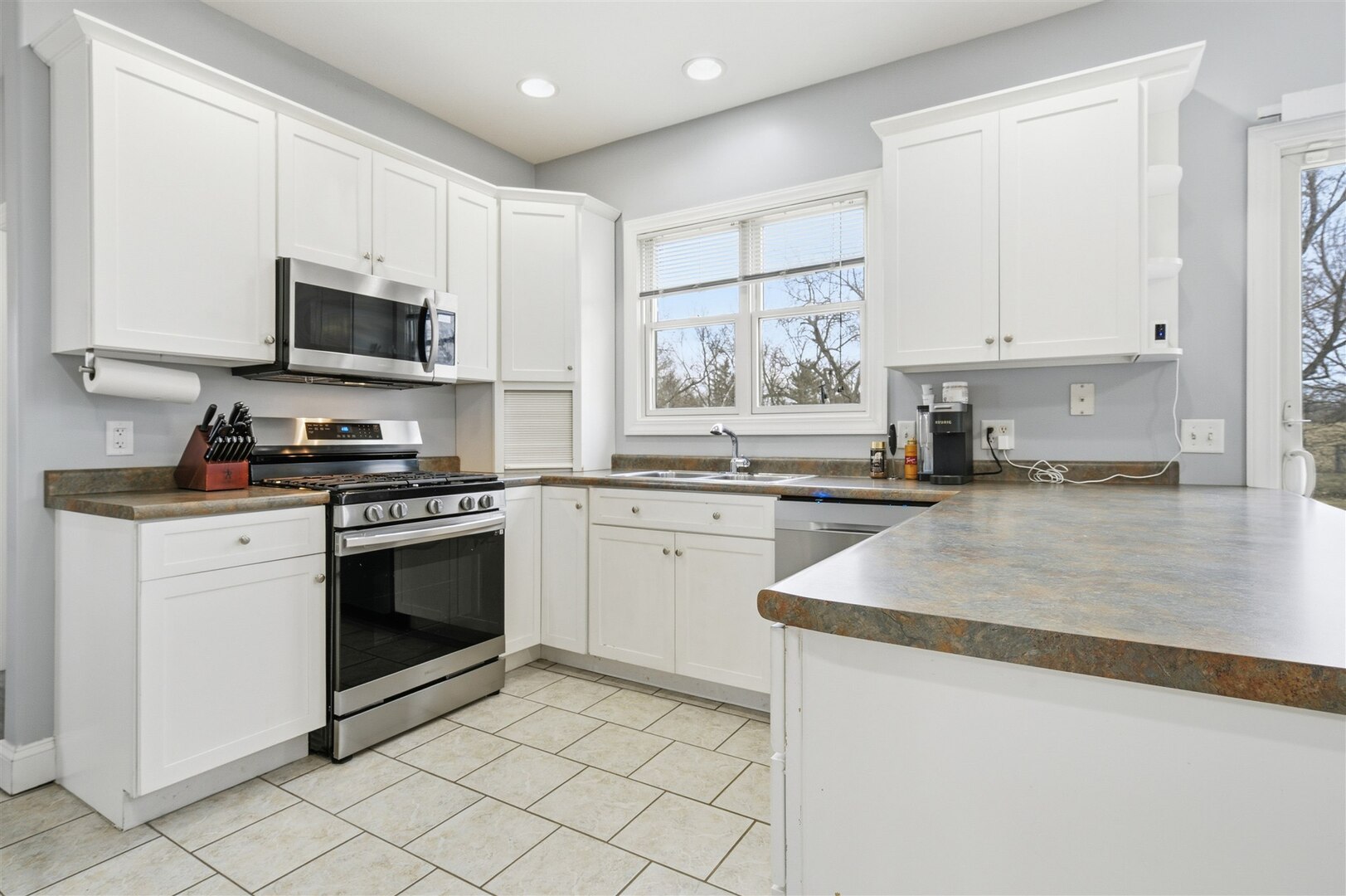 9821 Gabriel Drive, Bloomington, IL 61705