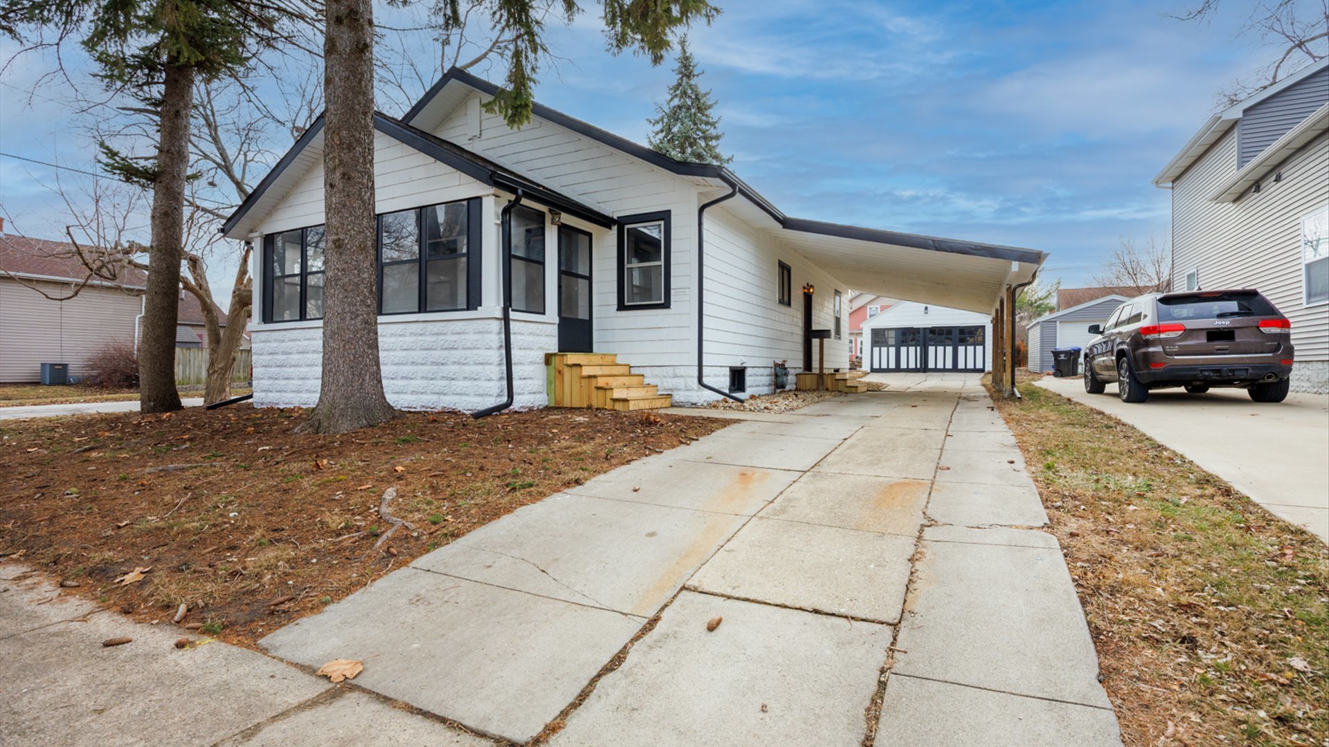 611 E Olive Street, Bloomington, IL 61701