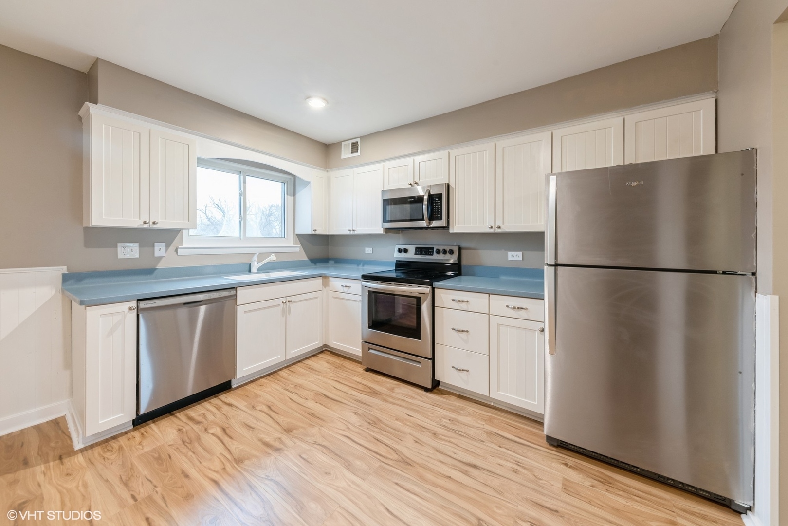 9423 Bay Colony Drive #2S, Des Plaines, IL 60016