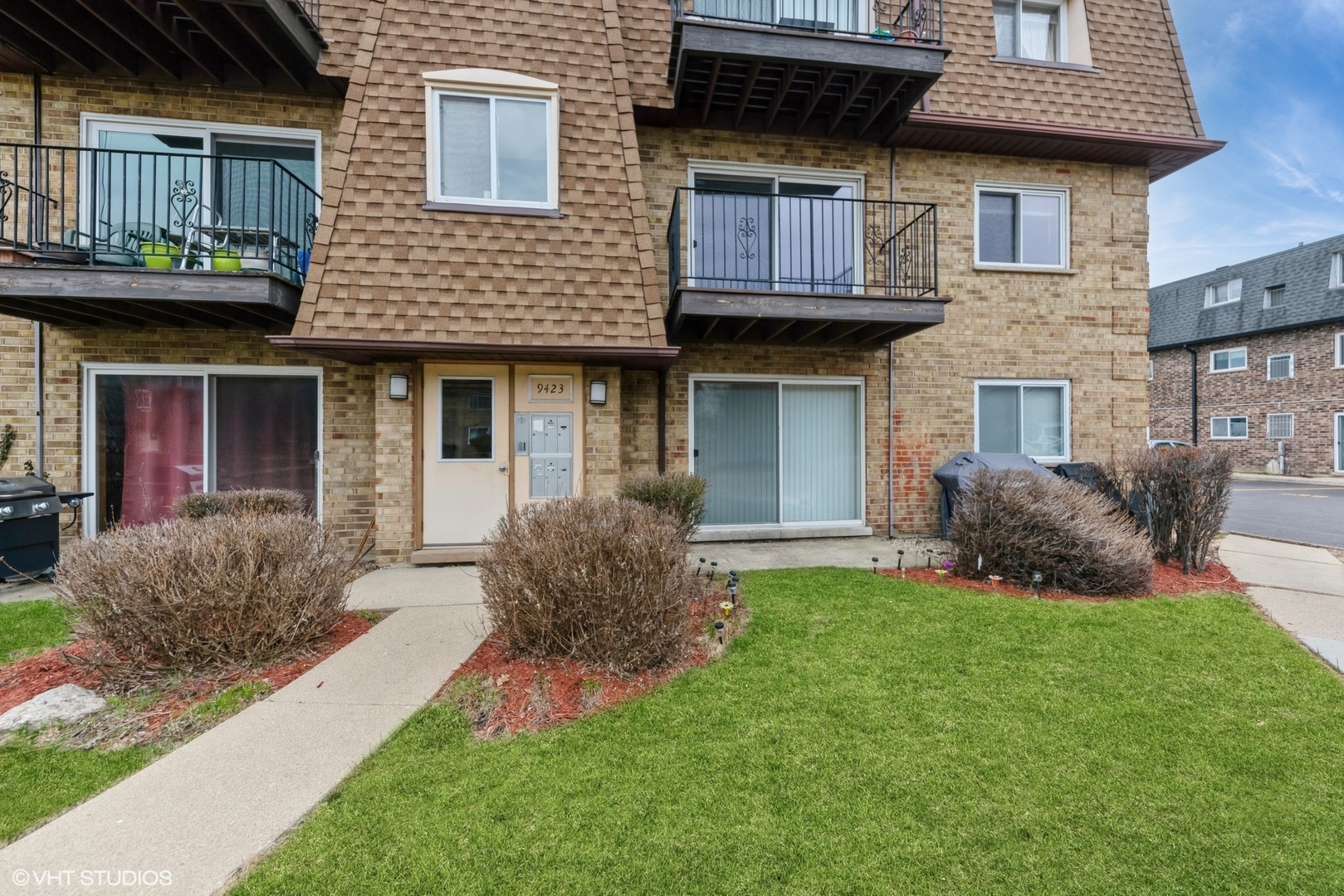 9423 Bay Colony Drive #2S, Des Plaines, IL 60016