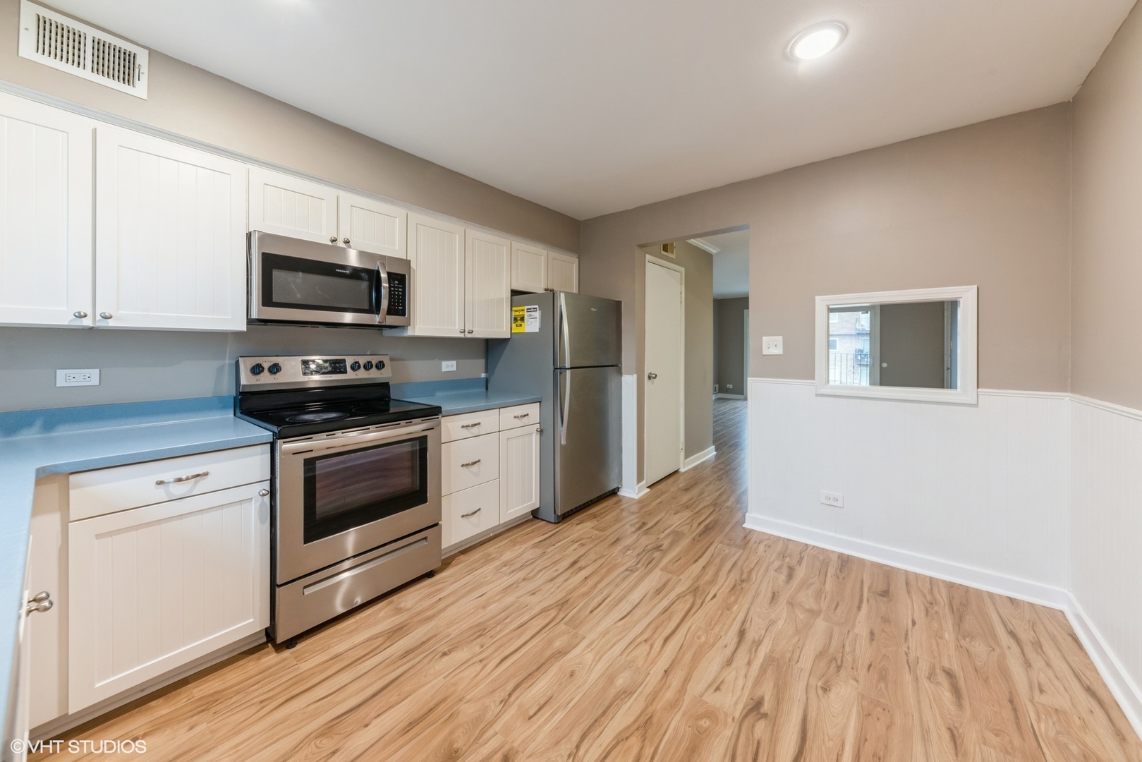 9423 Bay Colony Drive #2S, Des Plaines, IL 60016