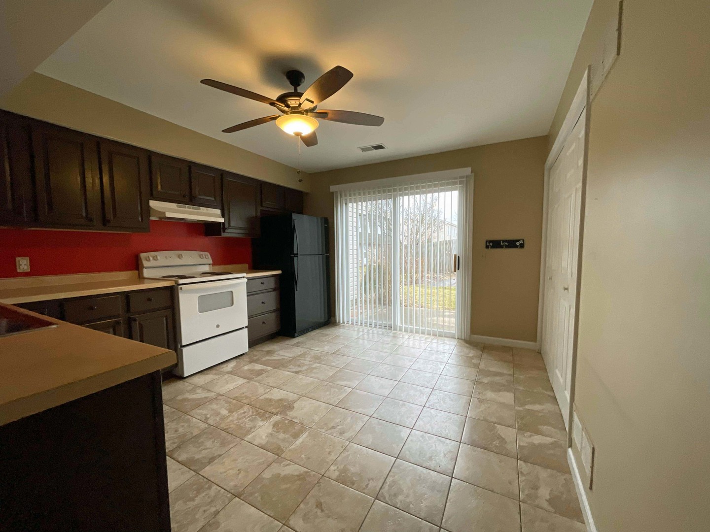 1674 Shamrock Court, Aurora, IL 60505