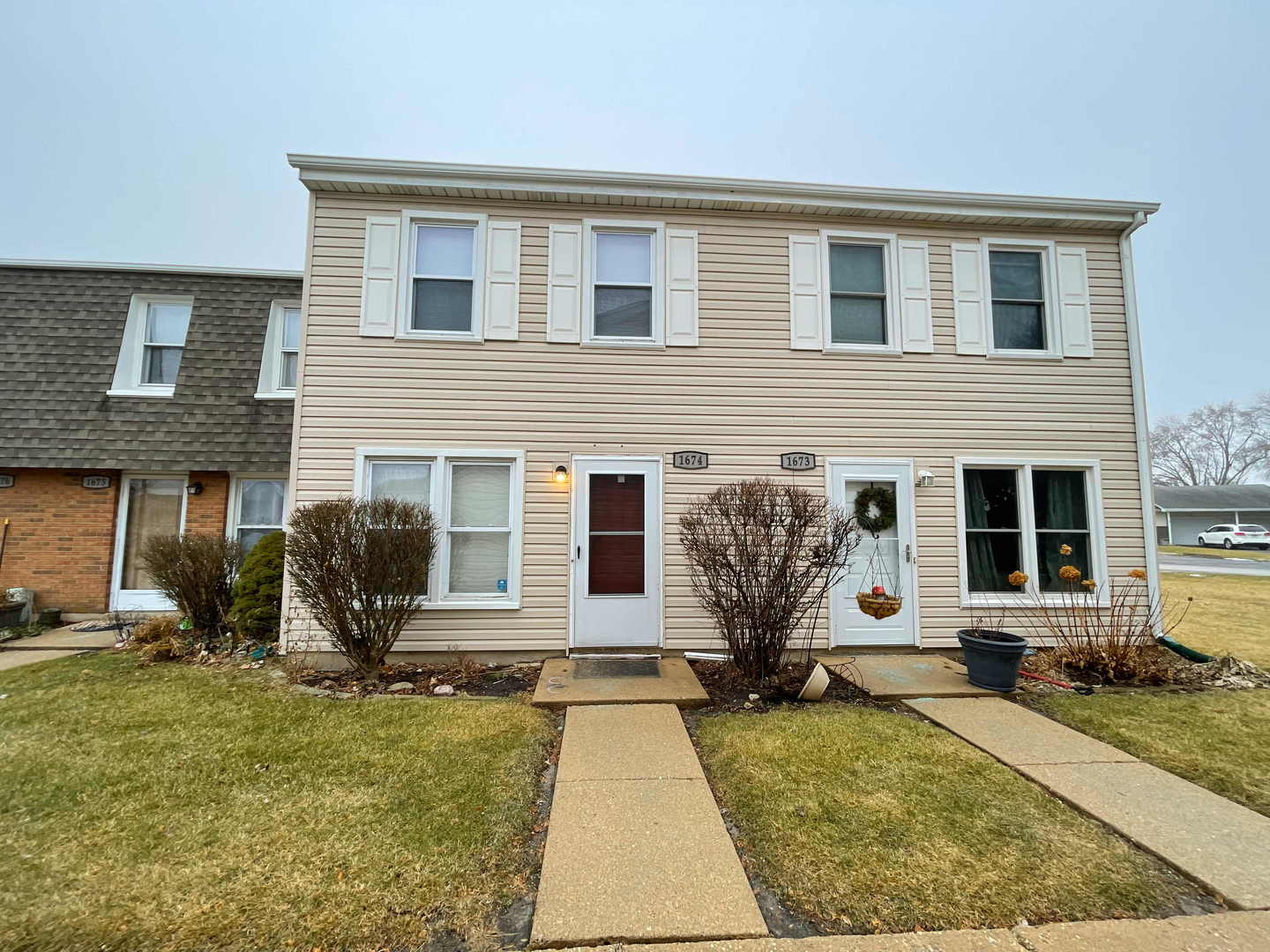 1674 Shamrock Court, Aurora, IL 60505