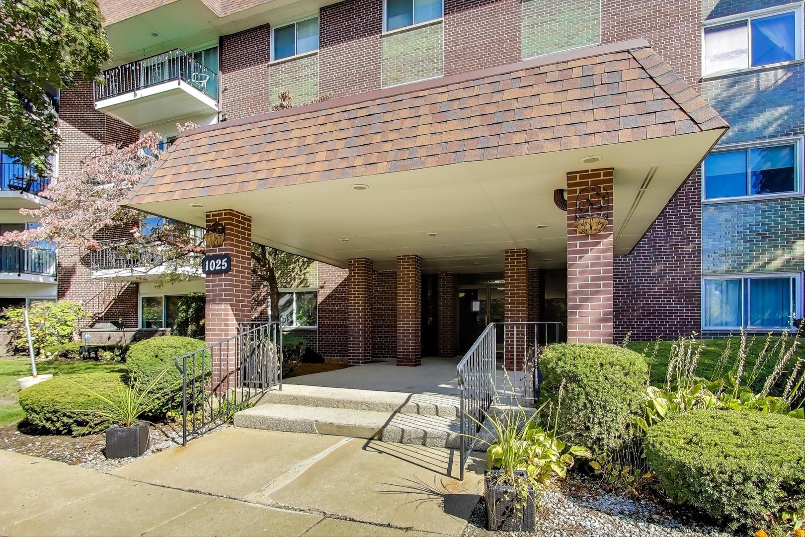 1025 S Fernandez Avenue #3B, Arlington Heights, IL 60005