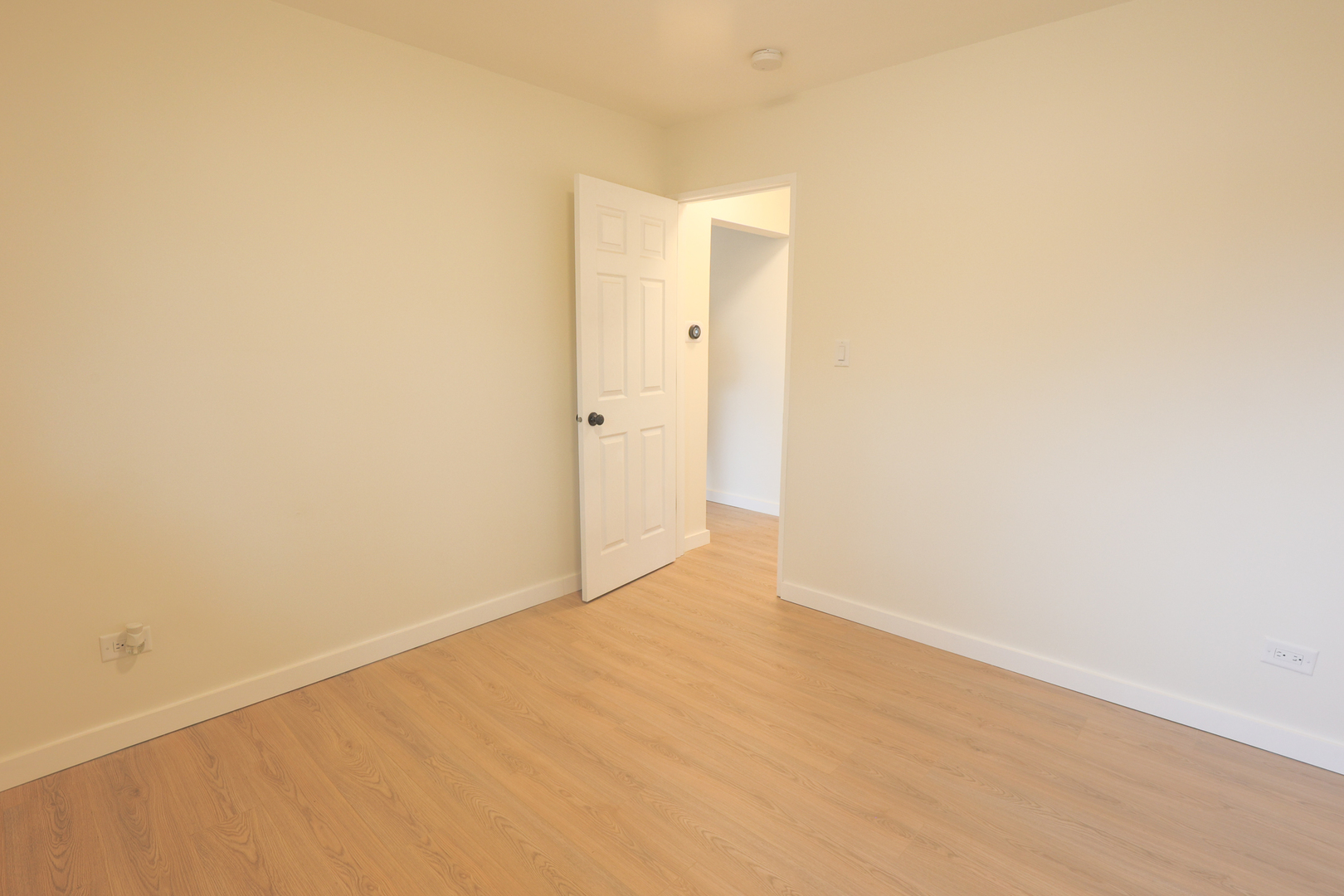 2820 N Elmwood Avenue, Waukegan, IL 60087