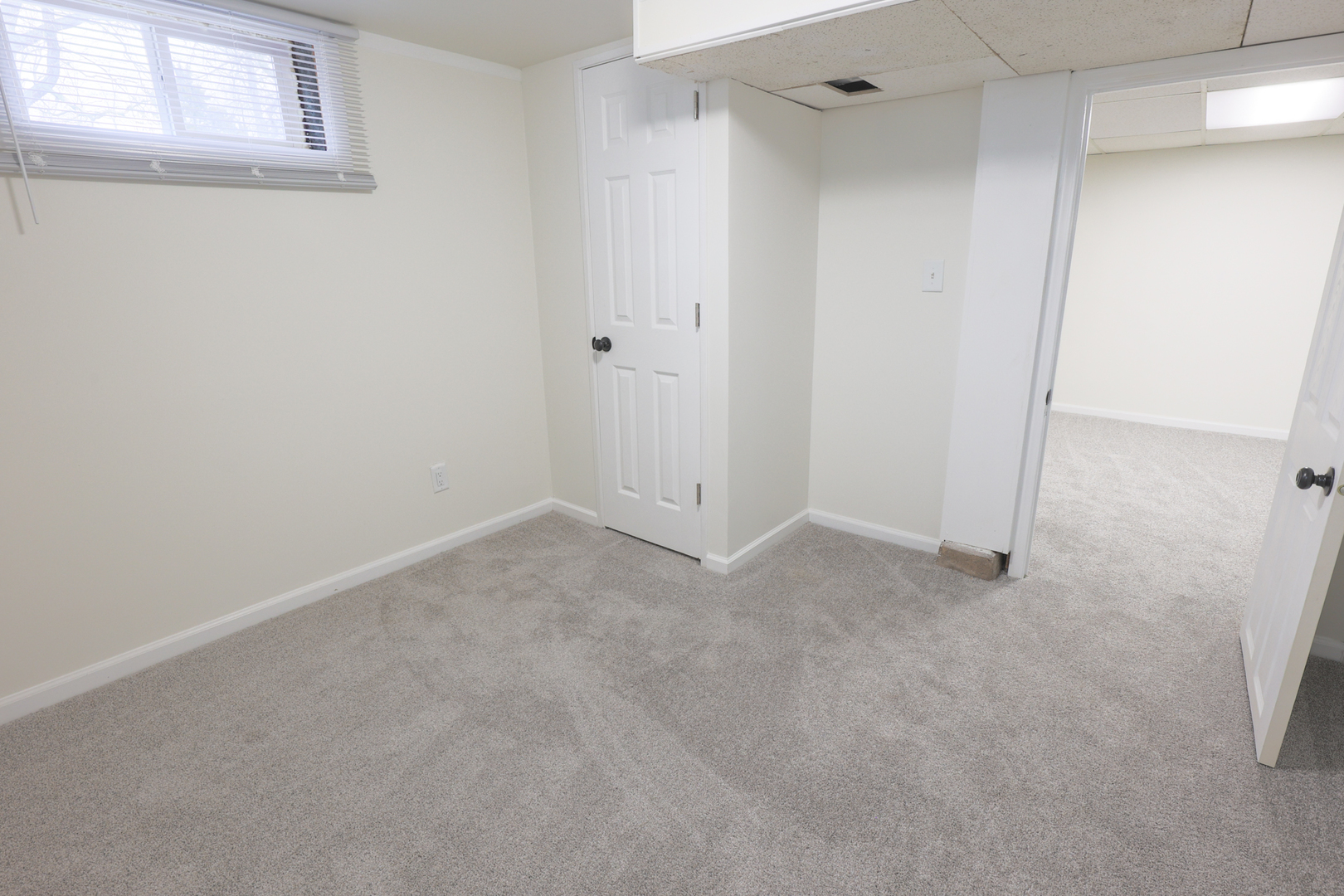 2820 N Elmwood Avenue, Waukegan, IL 60087