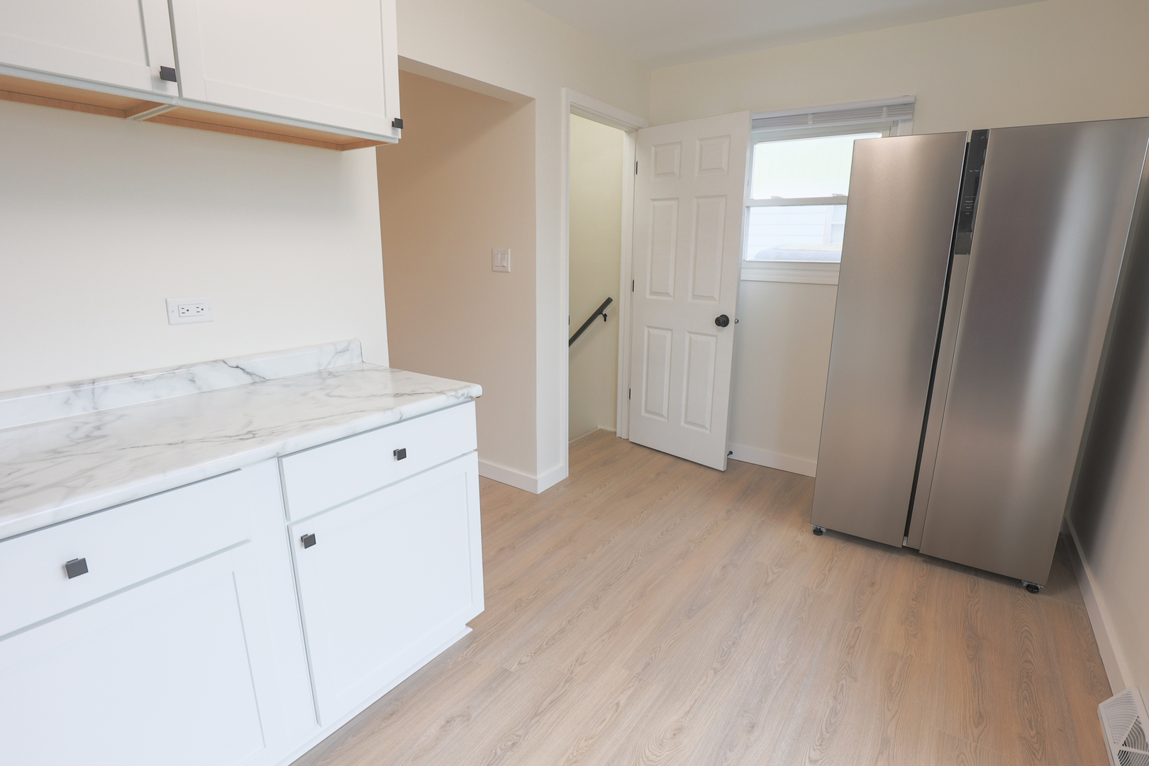 2820 N Elmwood Avenue, Waukegan, IL 60087