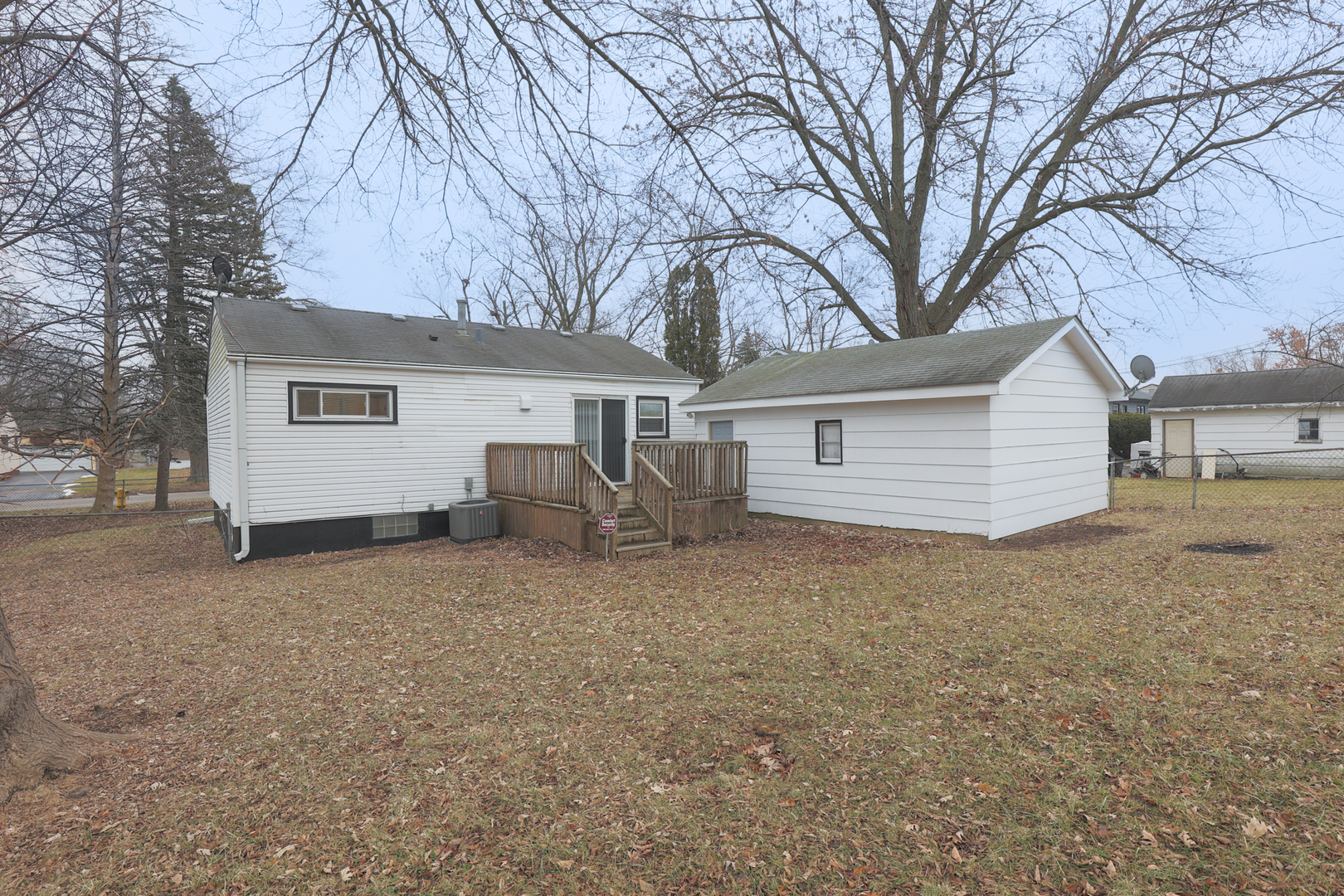 2820 N Elmwood Avenue, Waukegan, IL 60087