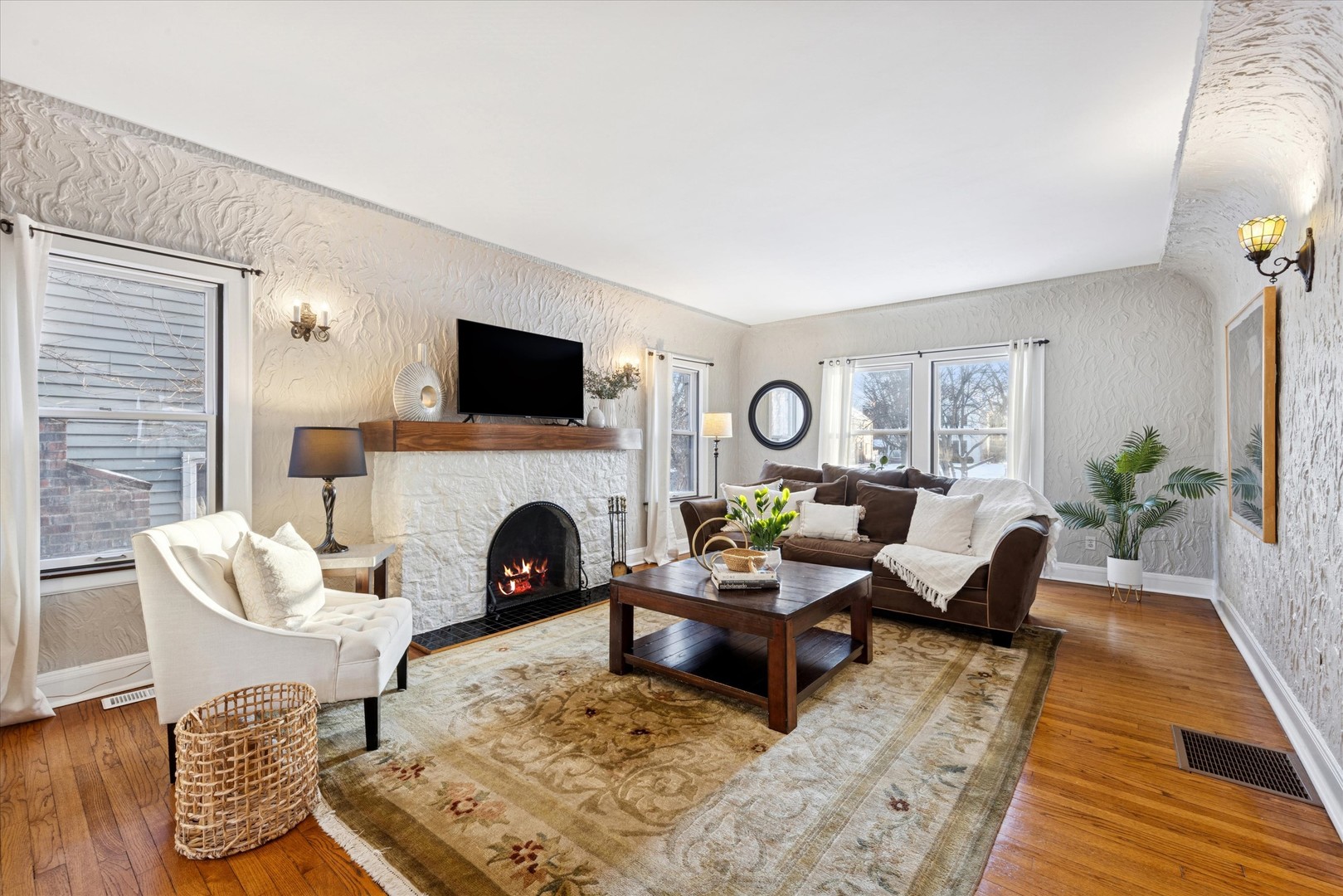 579 Lee Street, Glen Ellyn, IL 60137