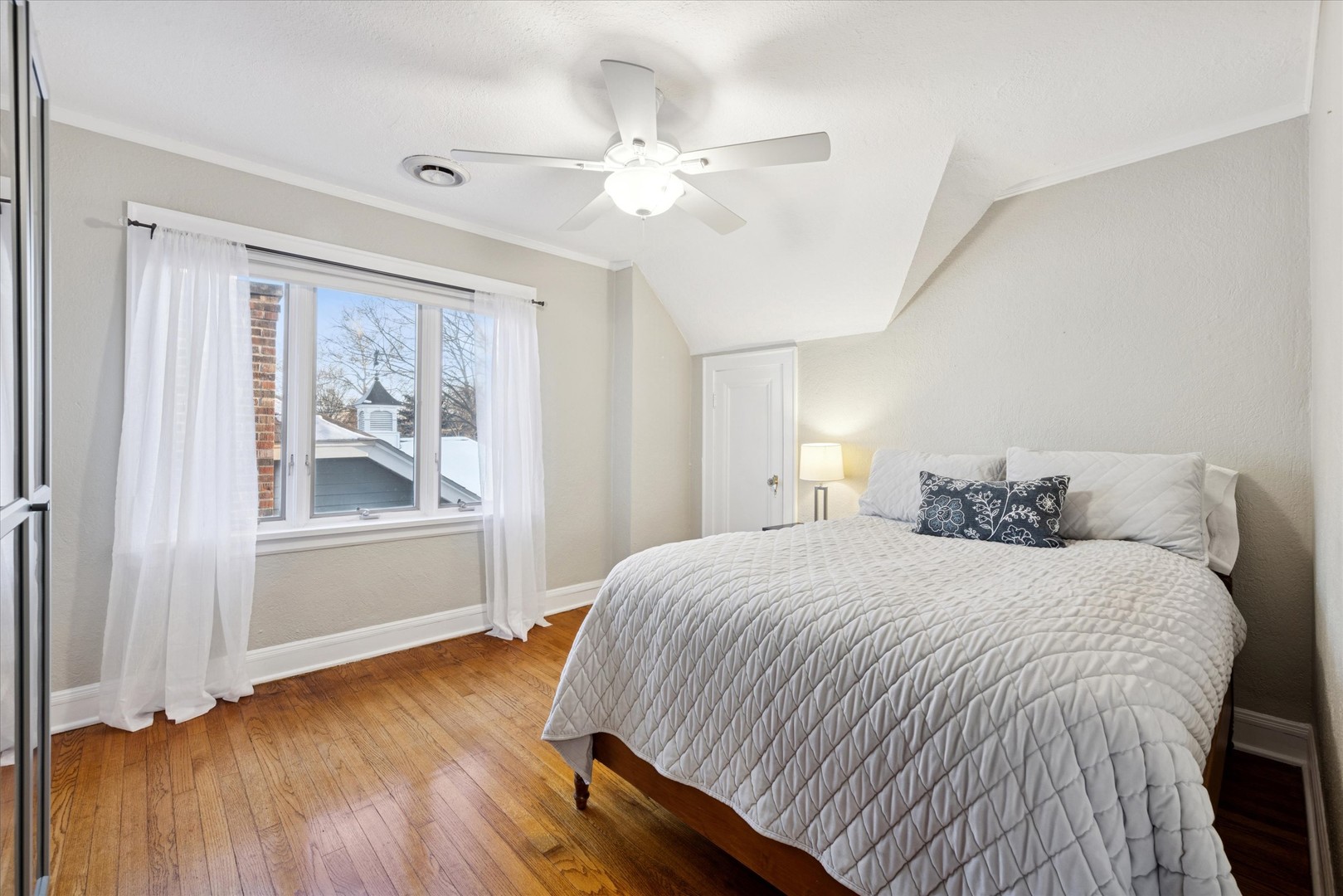 579 Lee Street, Glen Ellyn, IL 60137