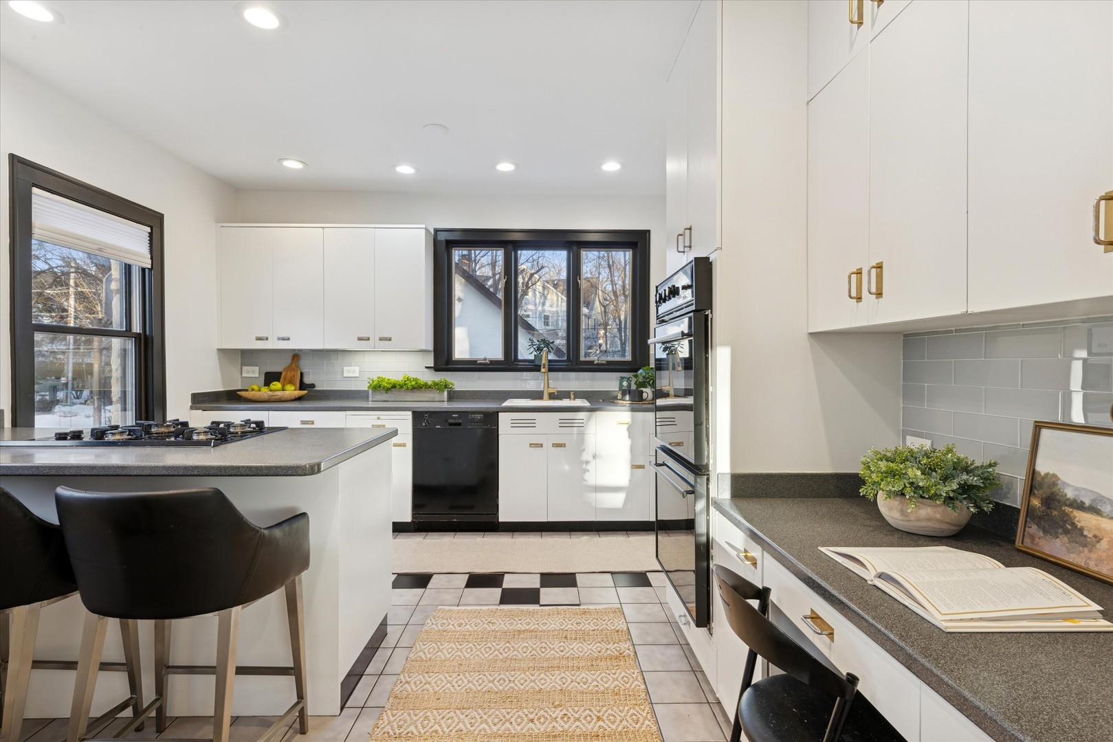 579 Lee Street, Glen Ellyn, IL 60137