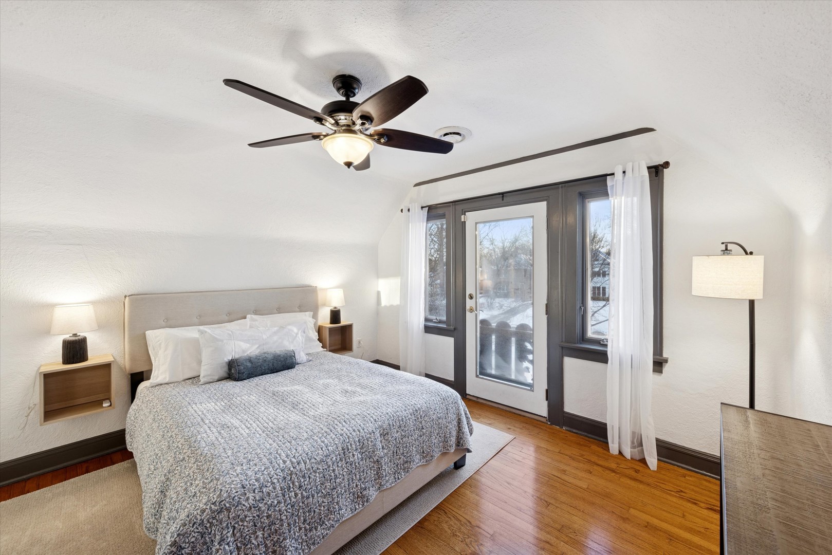 579 Lee Street, Glen Ellyn, IL 60137