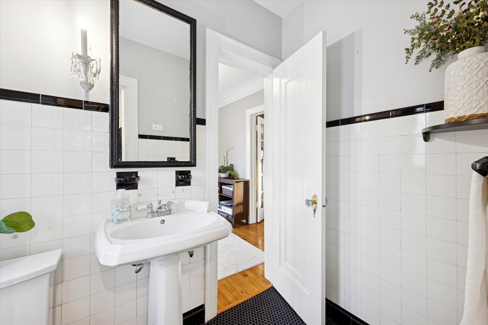 579 Lee Street, Glen Ellyn, IL 60137