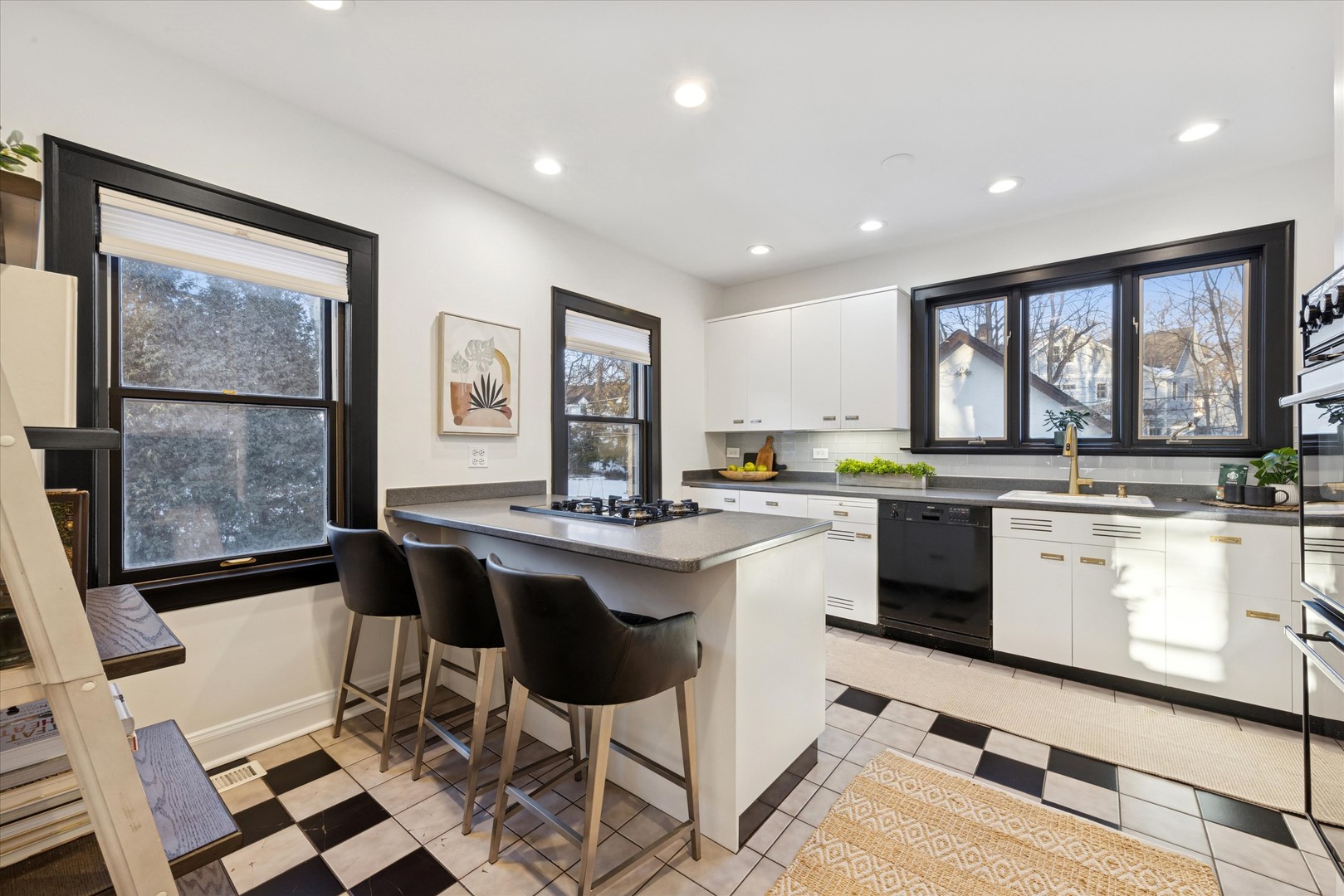 579 Lee Street, Glen Ellyn, IL 60137