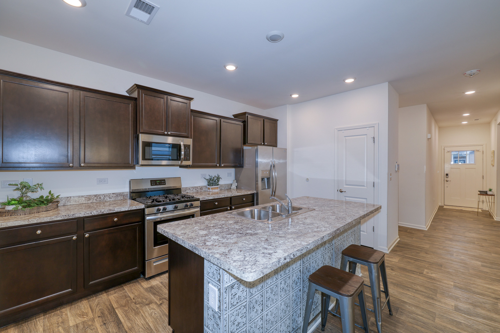 911 Darwin Street, North Aurora, IL 60542