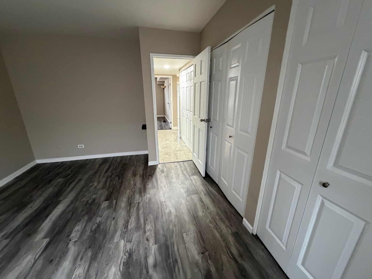 9388 Bay Colony Drive #1S, Des Plaines, IL 60016