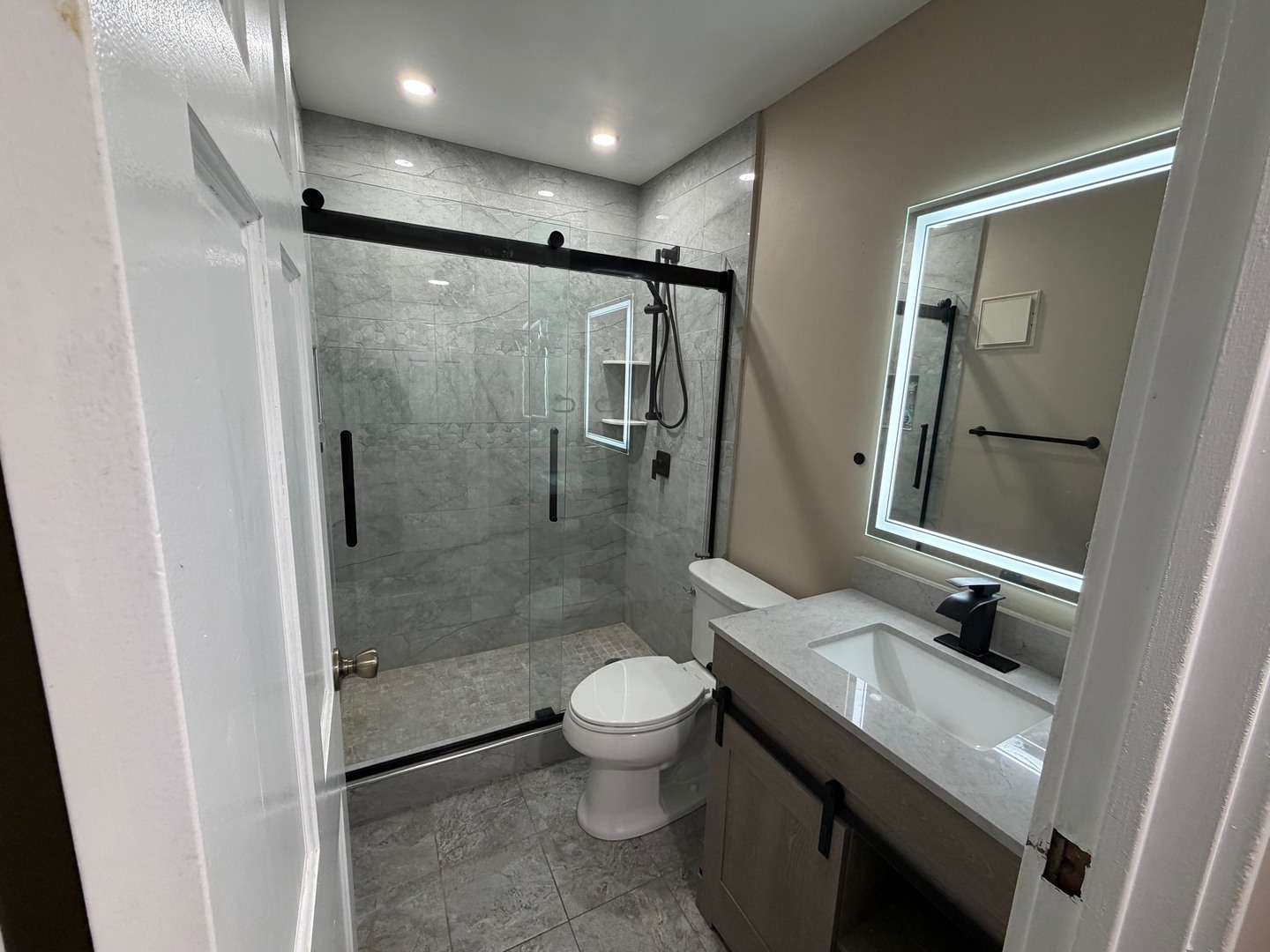 9388 Bay Colony Drive #1S, Des Plaines, IL 60016