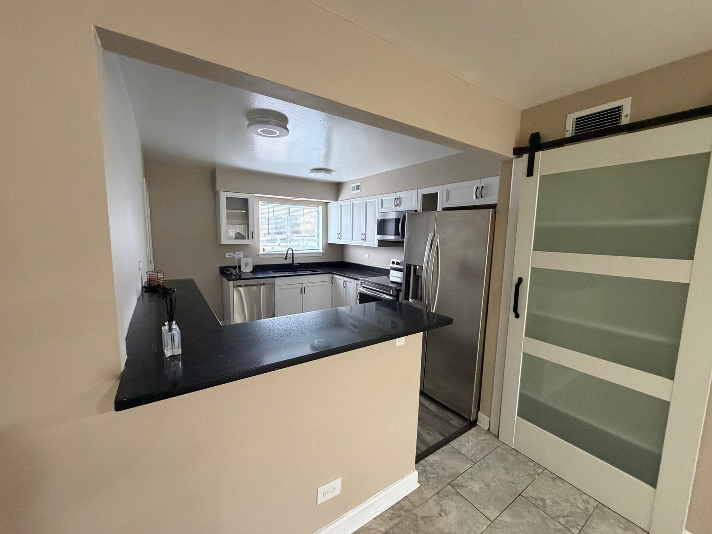 9388 Bay Colony Drive #1S, Des Plaines, IL 60016