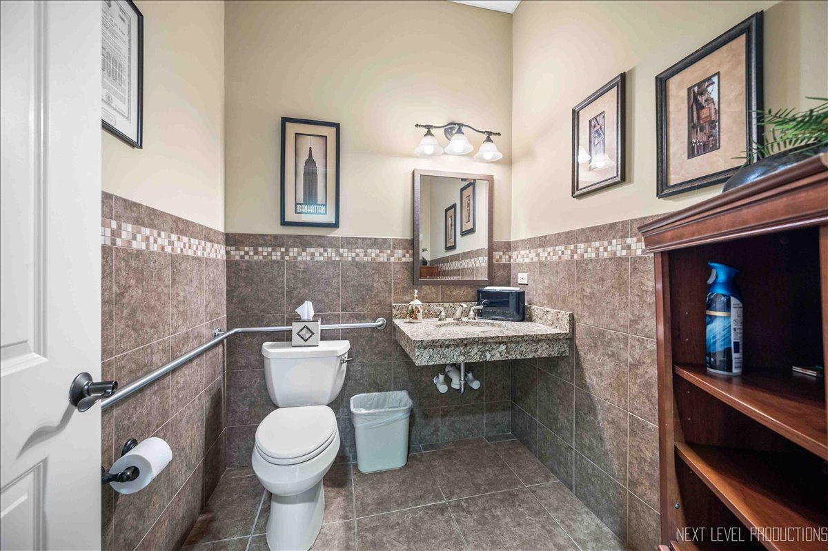 400 Knoll Street #C, Wheaton, IL 60187