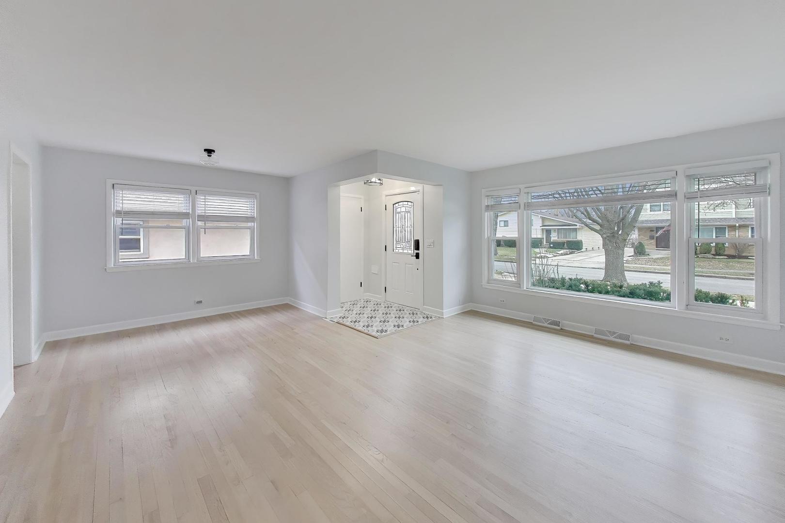 710 S Hawthorne Avenue, Elmhurst, IL 60126