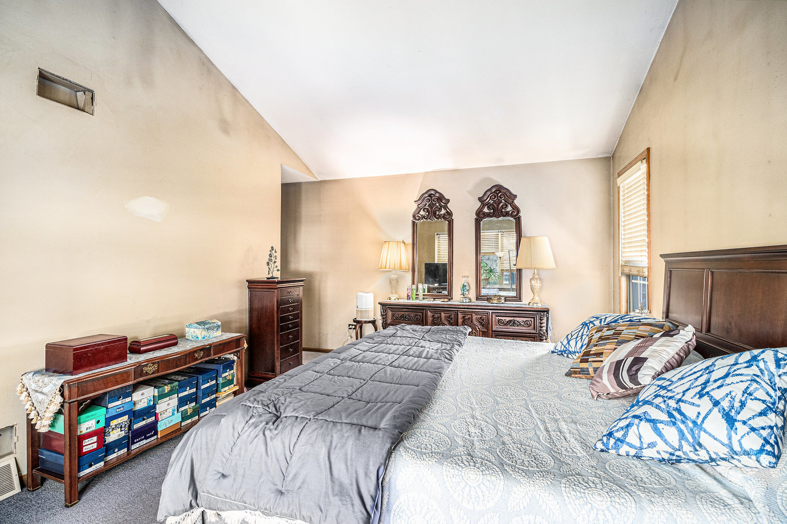 1279 Bison Trail, Carol Stream, IL 60188