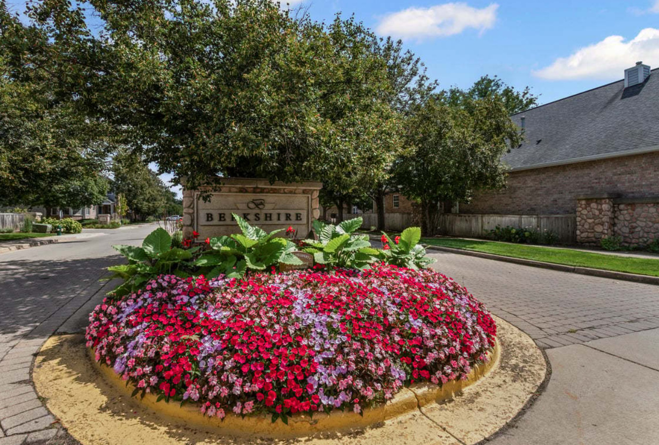 1606 FAIRFAX Lane, Oakbrook Terrace, IL 60181