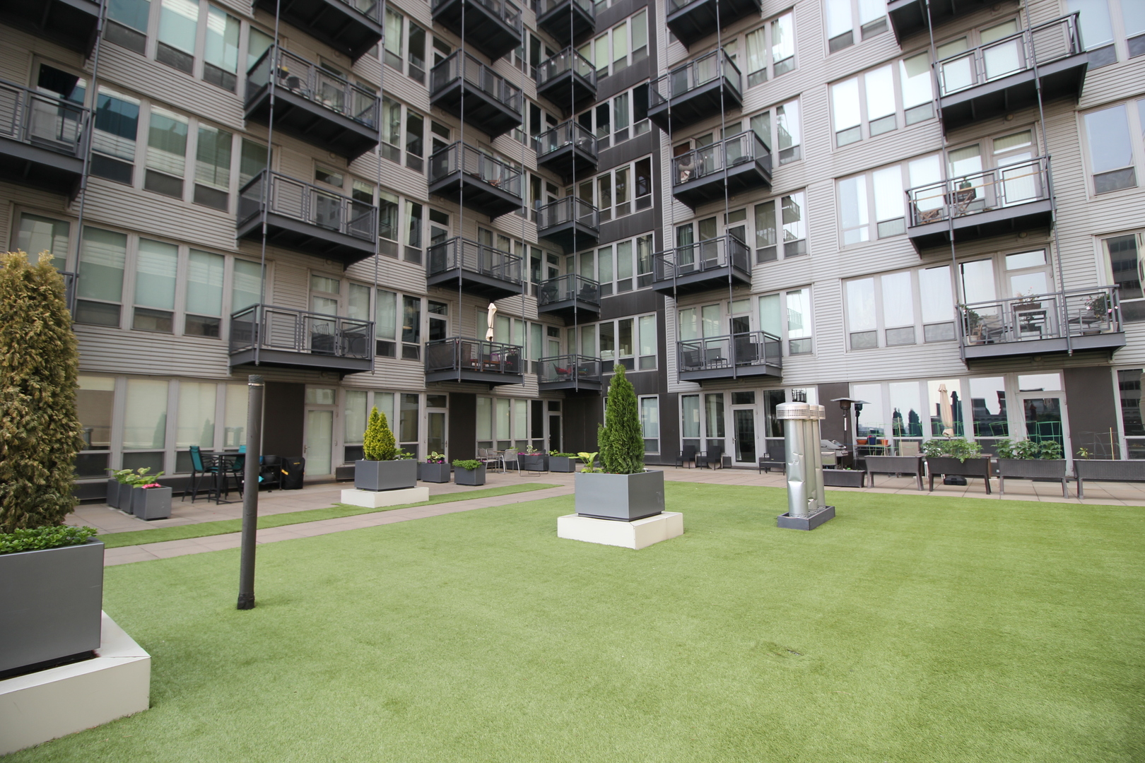 565 W Quincy Street #912, Chicago, IL 60661