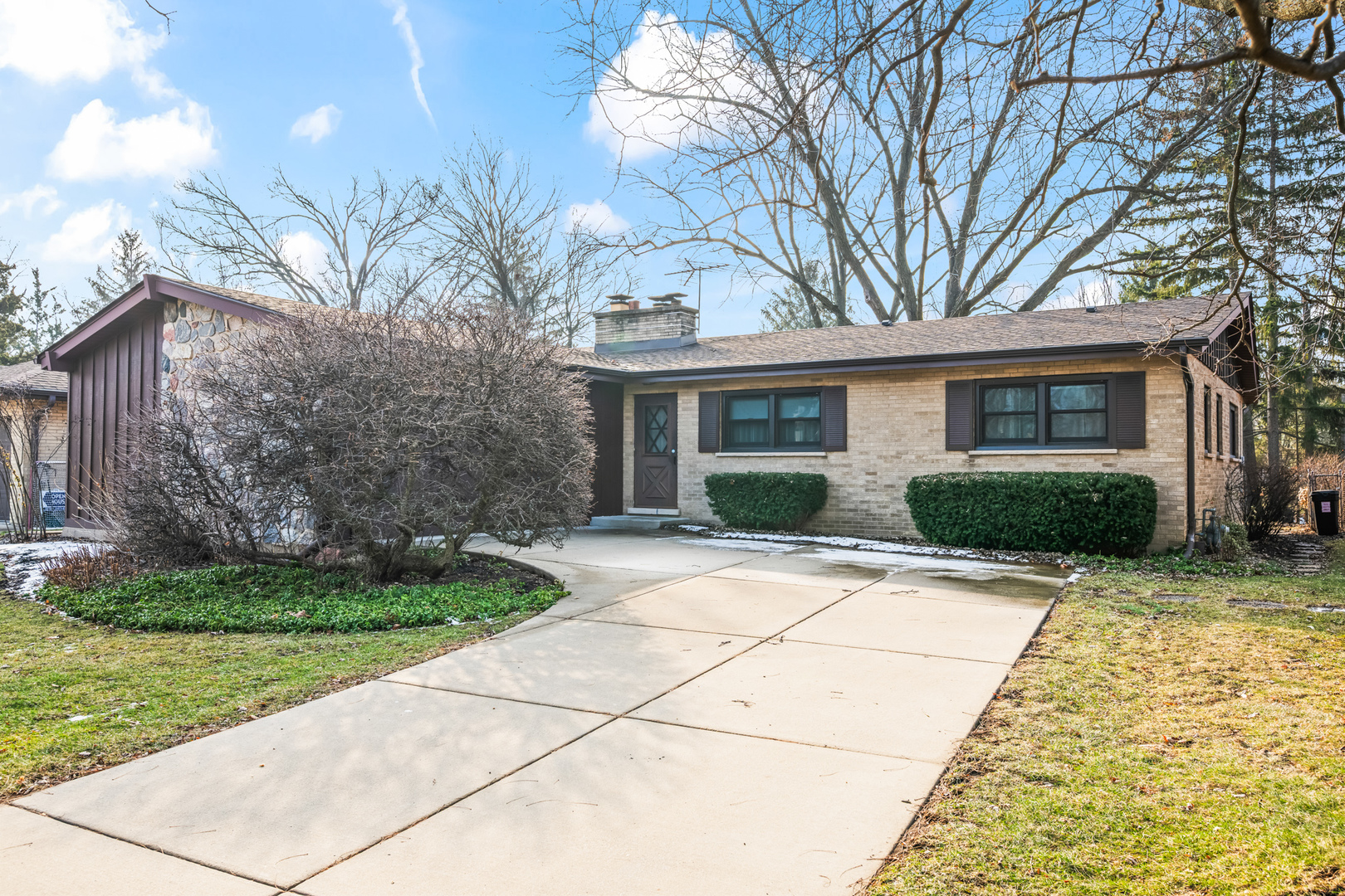 407 E Berkshire Lane, Mount Prospect, IL 60056