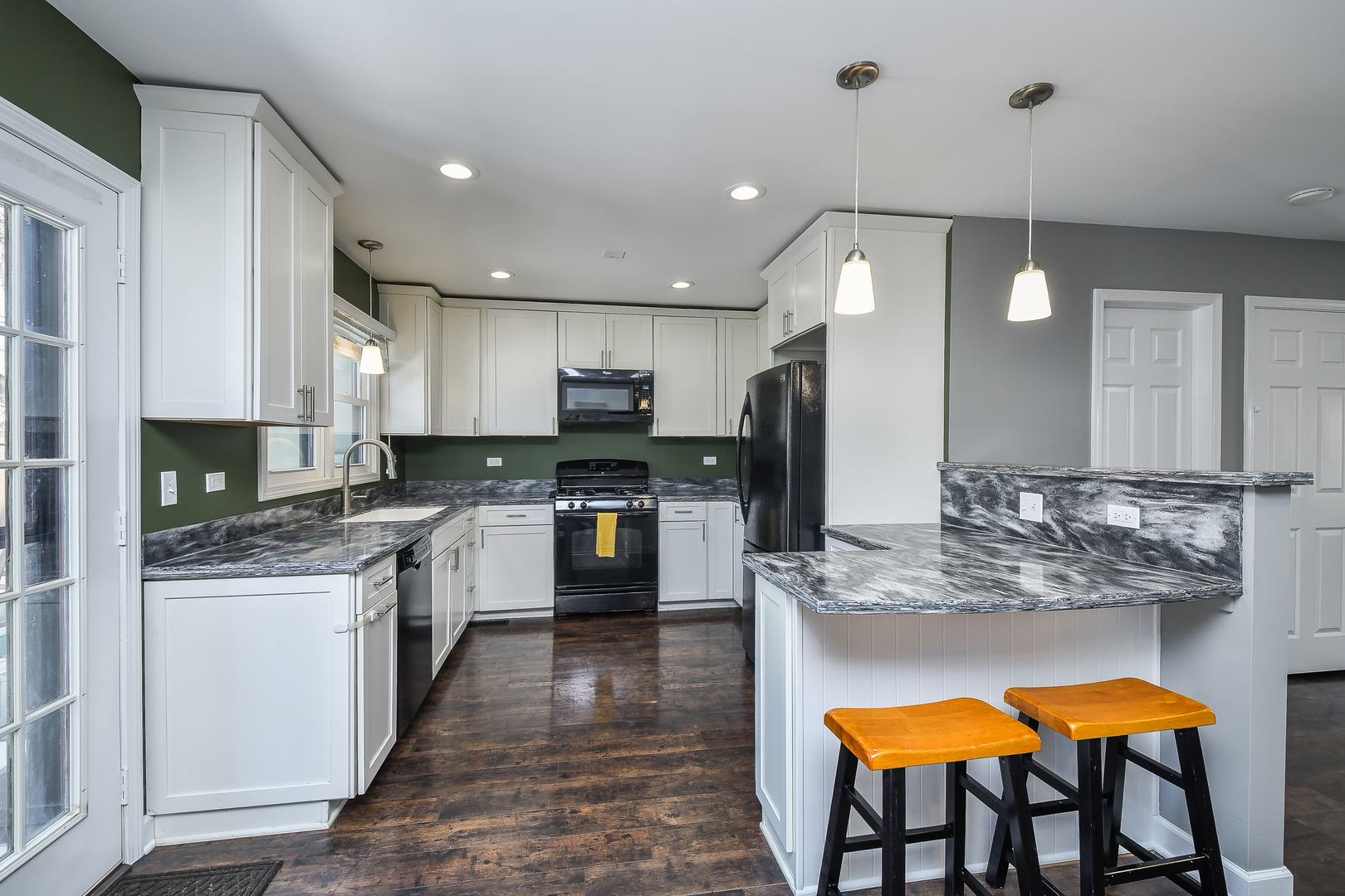 46 White Oak Circle #46, St. Charles, IL 60174