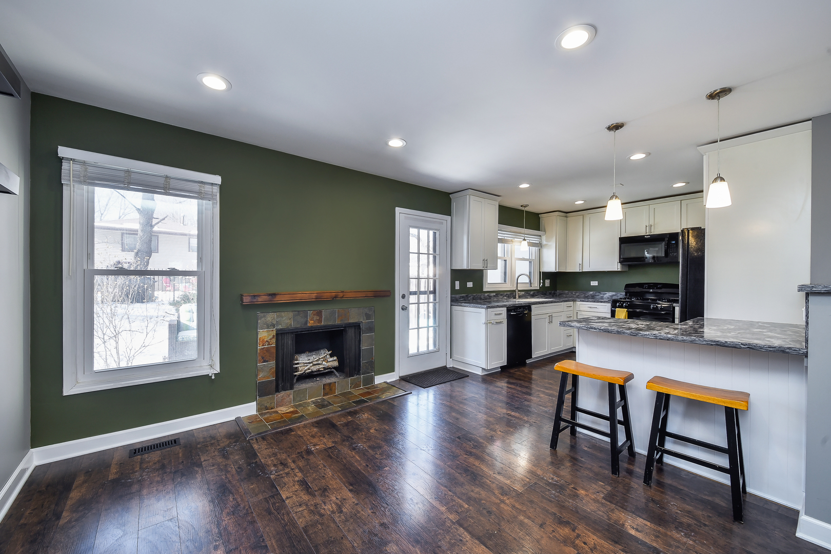 46 White Oak Circle #46, St. Charles, IL 60174